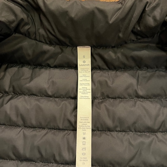 Lululemon Women's Black Down Vest Size 6 - Picture 5 of 9